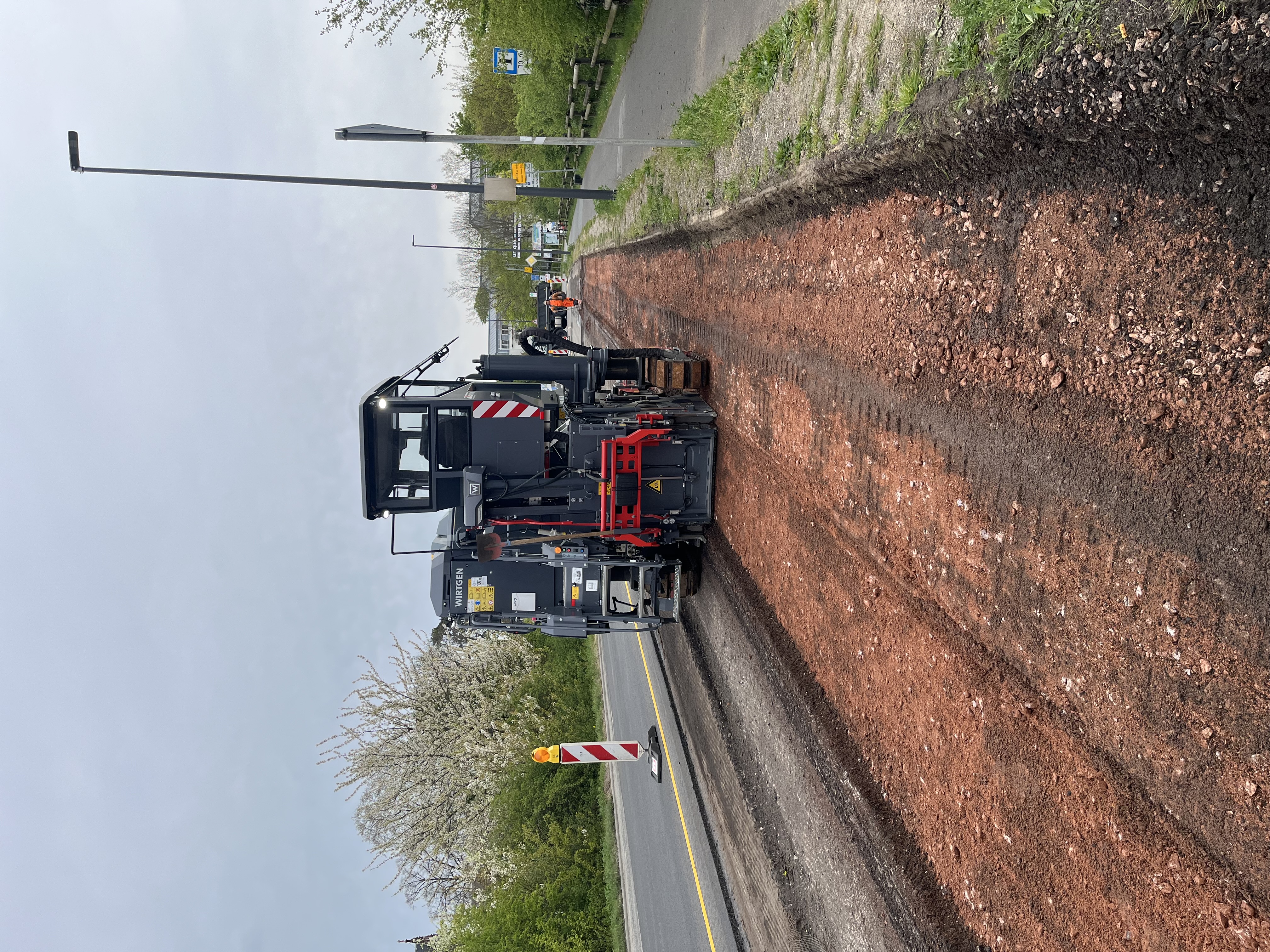 Asphaltfräsen Wiesbaden mehrlagig Tiefenfräsung W100 FI Asphatec